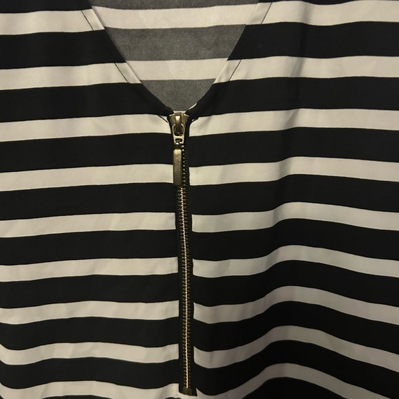Express Shirt - black/white stripe cap sleeve zip front blouse - Picture 5 of 9